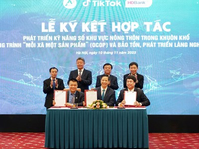 Ngày 10/11/2023, HDBank ký kết Biên bản hợp tác với Agritrade và TikTok để quảng bá, phát triển chương trình quốc gia “Mỗi xã Một sản phẩm” (OCOP)