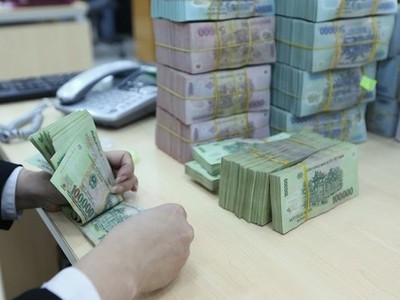 Lãi suất giảm sâu, tiền nhàn rỗi vẫn chảy mạnh vào ngân hàng