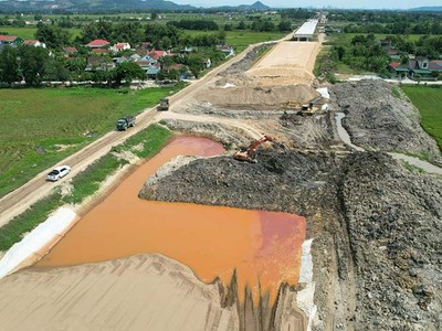 Dự án cao tốc Diễn Châu - Bãi Vọt cần đẩy nhanh tiến độ thi công