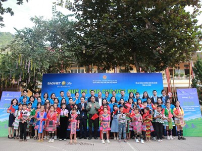 Tiếp nối hành trình nhân ái, “quỹ xe đạp chở ước mơ” của Bảo Việt Nhân thọ trao tặng hơn 700 phần quà cho trẻ em tỉnh lai châu