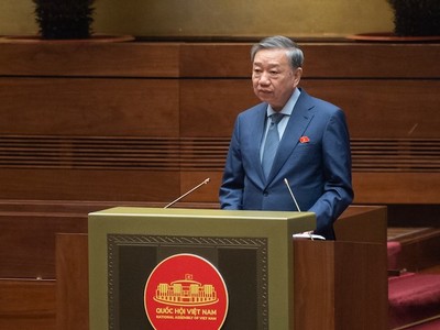  Bộ trưởng Bộ Công an Tô Lâm trình bày báo cáo. 