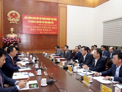 Quang cảnh buổi làm việc. Ảnh: Phạm Đăng.