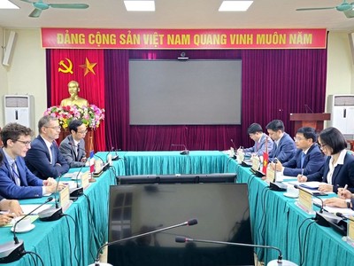 Quang cảnh buổi làm việc giữa Bộ trưởng Bộ GTVT và Đại sứ CH Pháp tại Việt Nam.