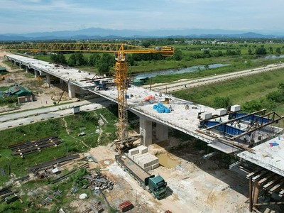 Thi công cao tốc Bắc - Nam, đoạn Diễn Châu - Bãi Vọt.