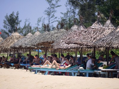 Lượng du khách quốc tế chưa phục hồi về mức trước dịch. Ảnh: Dũng Minh 