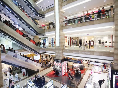 Các trung tâm bán lẻ đang tìm mọi cách tăng tỷ lệ lấp đầy. Ảnh: Dũng Minh 