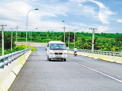 Cầu Hòa Trung được hoàn thành và đưa vào sử dụng từ tháng 12/2015 