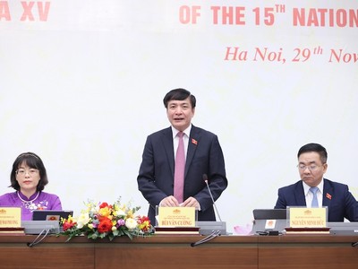 Tổng thư ký Quốc hội Bùi Văn Cường chủ trì họp báo. Ảnh: Duy Linh