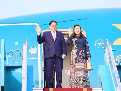 Thủ tướng Phạm Minh Chính và Phu nhân lên đường tham dự Hội nghị COP 28, hoạt động song phương tại UAE và thăm chính thức Thổ Nhĩ Kỳ. (Ảnh: Nhật Bắc) 