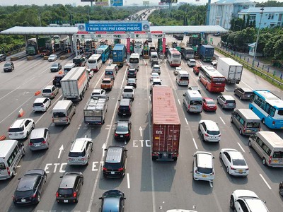 Sau 6 năm đưa vào khai thác, một số đoạn trên cao tốc TP.HCM - Long Thành đã có lưu lượng xe vượt xa công xuất thiết kế.