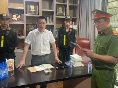 Ông Nguyễn Khánh Hưng, Chủ tịch HĐQT Công ty Cổ phần Đầu tư LDG (áo trắng).