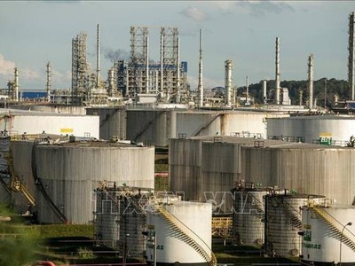 Một cơ sở lọc dầu của Công ty dầu khí quốc gia Brazil Petrobras ở Araucaria, bang Paraná (Brazil). Ảnh: GAZETA DO POVO/TTXVN