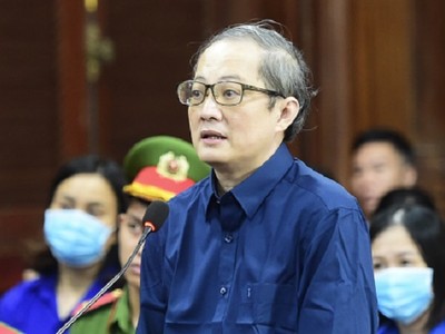 Ông Nguyễn Minh Quân, cựu giám đốc Bệnh viện Thủ Đức, bị TAND TP.HCM tuyên phạt 21 năm tù.