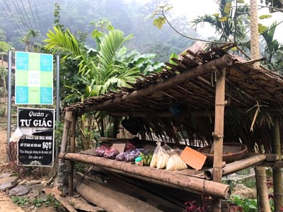 “Quán tự giác” được coi là siêu thị đầu tiên của người Mường Ao Tá ở Hòa Bình.