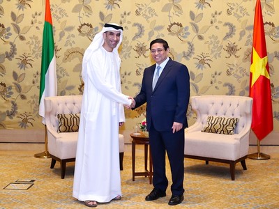 Thủ tướng Phạm Minh Chính tiếp Quốc vụ khanh phụ trách Thương mại quốc tế, Bộ Kinh tế UAE, Thani bin Ahmed Al Zeyoudi (Ảnh: VGP)
