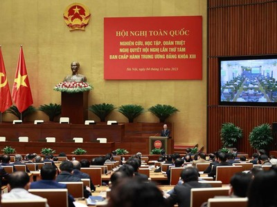 Hội nghị toàn quốc nghiên cứu, học tập, quán triệt Nghị quyết Hội nghị lần thứ tám Ban Chấp hành Trung ương Đảng khóa XIII theo hình thức trực tiếp kết hợp trực tuyến (Ảnh: VGP/Nhật Bắc)