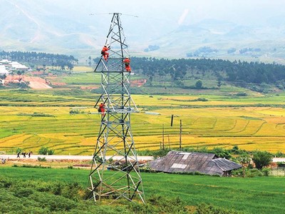 Ngành điện lực nỗ lực đưa ánh sáng lên vùng cao
