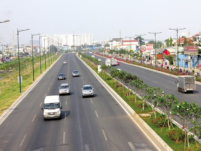 Đường Tân Sơn Nhất - Bình Lợi (nay là đường Phạm Văn Đồng) được xây dựng bởi nhà đầu tư Hàn Quốc theo phương thức đổi đất lấy hạ tầng. Ảnh: Anh Quân
