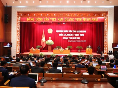 Ông Nguyễn Xuân Ký, Bí thư Tỉnh ủy, Chủ tịch HĐND tỉnh Quảng NInh phát biểu khai mạc Kỳ họp. Ảnh: Đỗ Phương