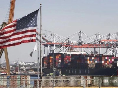 Hàng hóa Trung Quốc xếp tại cảng Long Beach, bang California, Mỹ ngày 14/9/2019. (Ảnh: AFP/TTXVN)