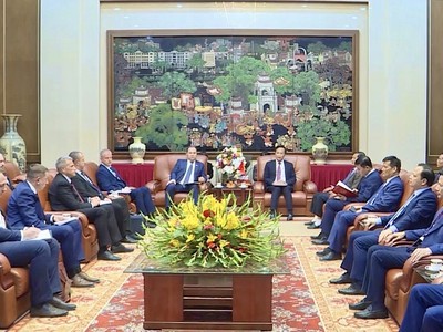 Thủ tướng Cộng hòa Belarus Roman Golovchenko làm việc với lãnh đạo tỉnh Hưng Yên.