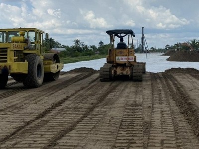 Thi công cao tốc Bắc - Nam, đoạn Cần Thơ - Cà Mau.