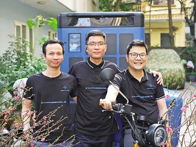 Đội ngũ sáng lập Selex Motors - từ trái qua phải: Nguyễn Đình Quảng, TS. Nguyễn Trọng Hải và TS. Nguyễn Hữu Phước Nguyên.