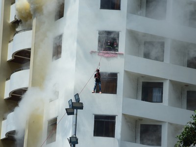 Các vụ cháy thường gây thiệt hại rất lớn và có khả năng ảnh hưởng xung quanh cao, vì vậy cần yêu cầu bắt buộc mua bảo hiểm trách nhiệm cho bên thứ 3