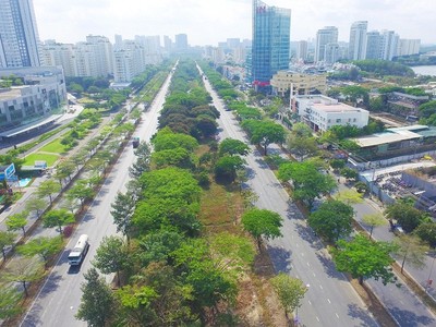 Đường Nguyễn Văn Linh, trục đường huyết mạch của Khu đô thị Nam Thành phố - Ảnh: Lê Toàn 