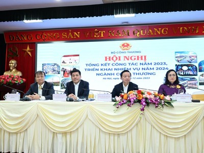 Thứ trưởng Phan Thị Thắng cho hay, Việt Nam tiếp tục xuất siêu năm thứ 8, với 26 tỷ USD trong năm 2023.