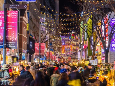 Thiên đường mua sắm, ẩm thực cạnh ga tàu điện Myeongdong sôi động bất kể ngày đêm