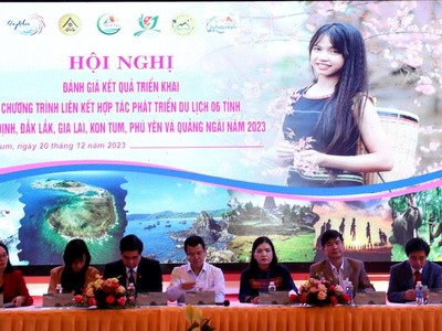 Lãnh đạo các tỉnh và lãnh đạo Cục Du lịch chủ trì hội nghị