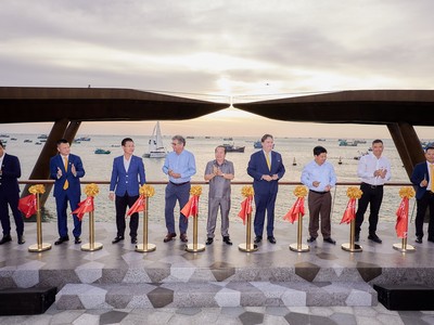 Chiều 22/12, Cầu Hôn- công trình được du khách mong đợi, chính thức được khánh thành tại Sunset Town, Phú Quốc