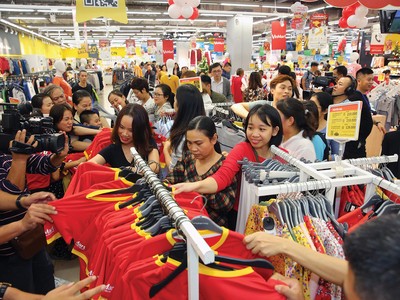 Việc nới lỏng chính sách tiền tệ sẽ giúp duy trì chi tiêu của người tiêu dùng 