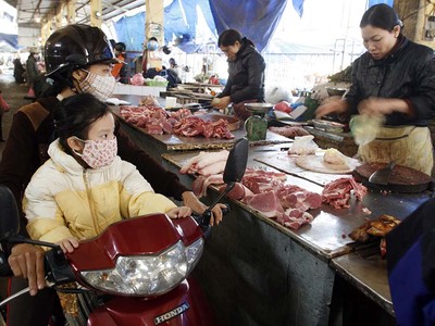 Người tiêu dùng cần thận trọng, chỉ nên mua những loại thực phẩm có nguồn gốc, được kiểm định rõ ràng