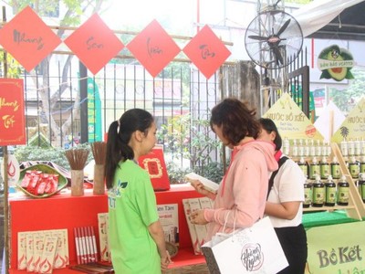 Trong 3 ngày từ 29 - 31/12 tại Hội trường Thống Nhất (Dinh Độc Lập) sẽ diễn ra Lễ hội Đặc sản bản địa – Làng nghề truyền thống.