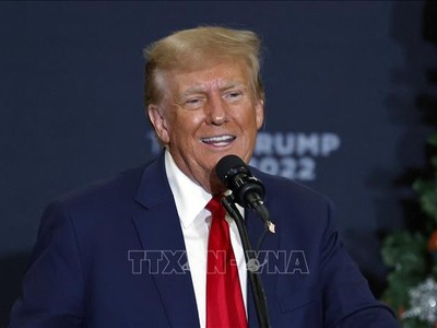 Cựu Tổng thống Mỹ Donald Trump phát biểu trong cuộc vận động tranh cử ở Waterloo, bang Iowa, ngày 19/12/2023. Ảnh: AFP/TTXVN