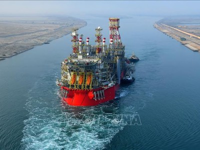 Một tàu di chuyển qua Kênh đào Suez, Ai Cập ngày 3/6/2022. Ảnh: AFP/TTXVN