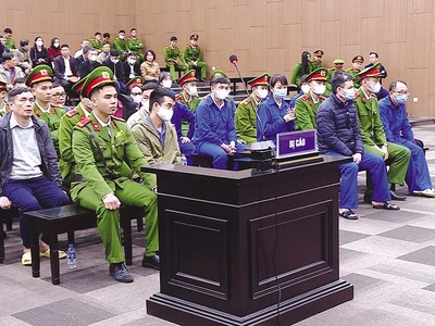 Các bị cáo trong phiên xét xử sơ thẩm vụ án liên quan tới sai phạm của Công ty Việt Á