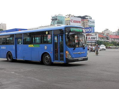 TP.HCM đang chuyển đổi các xe buýt chạy dầu diesel sang xe buýt dùng nhiên liệu sạch - Ảnh: Lê Quân