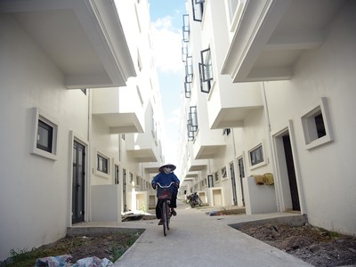 Cung - cầu nhà ở đang lệch pha rõ nét khi quá thiếu sản phẩm bình dân và dư thừa sản phẩm cao cấp. Ảnh: Dũng Minh 