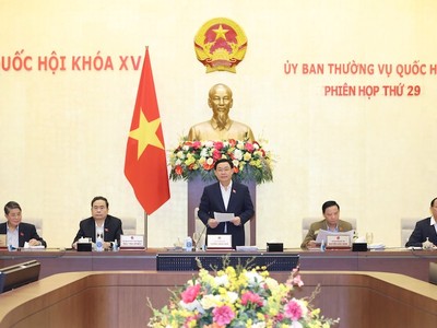 Chủ tịch Quốc hội Vương Đình Huệ phát biểu khai mạc phiên họp.