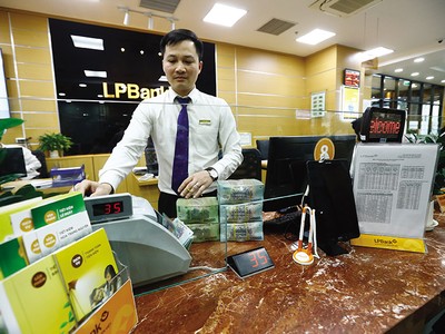 Năm 2023, tín dụng ngân hàng chiếm 54% tổng nguồn vốn của doanh nghiệp bất động sản. Ảnh: Đức Thanh