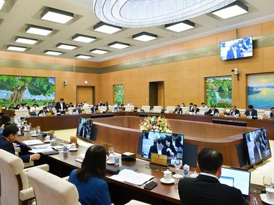 Phiên họp chiều 8/1 của Ủy ban Thường vụ Quốc hội.