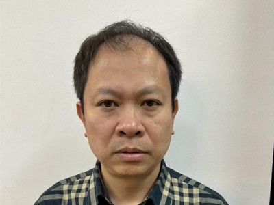 Bị can Lã Tuấn Hưng, Tổng giám đốc Tổng công ty cổ phần Sông Hồng (mã chứng khoán SHG). Ảnh: BCA