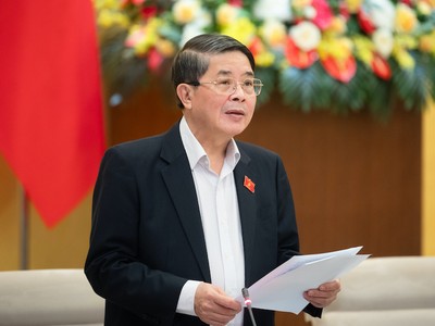 Phó chủ tịch Quốc hội Nguyễn Đức Hải điều hành phiên thảo luận.