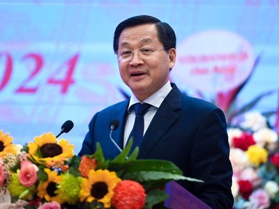 Phó thủ tướng Lê Minh Khái phát biểu tại Hội nghị tổng kết ngành Y tế.