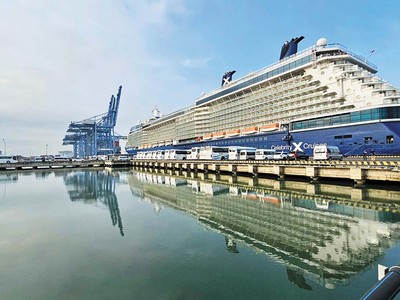 Việt Nam có tiềm năng lớn để phát triển du lịch tàu biển, nhờ bờ biển dài, nhiều đảo, bãi biển đẹp . Ảnh: H.H