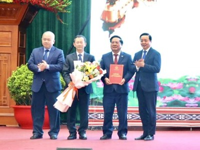 Phó Thủ tướng Trần Hồng Hà trao quyết định phê duyệt Quy hoạch tỉnh Kon Tum thời kỳ 2021 - 2023, tầm nhìn đến năm 2050.