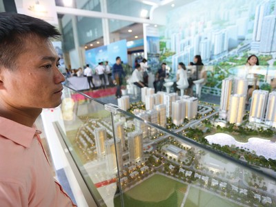 Không phải ai cũng có đủ nguồn tài chính để “trả 1 cục” khi mua nhà. Ảnh: Dũng Minh 